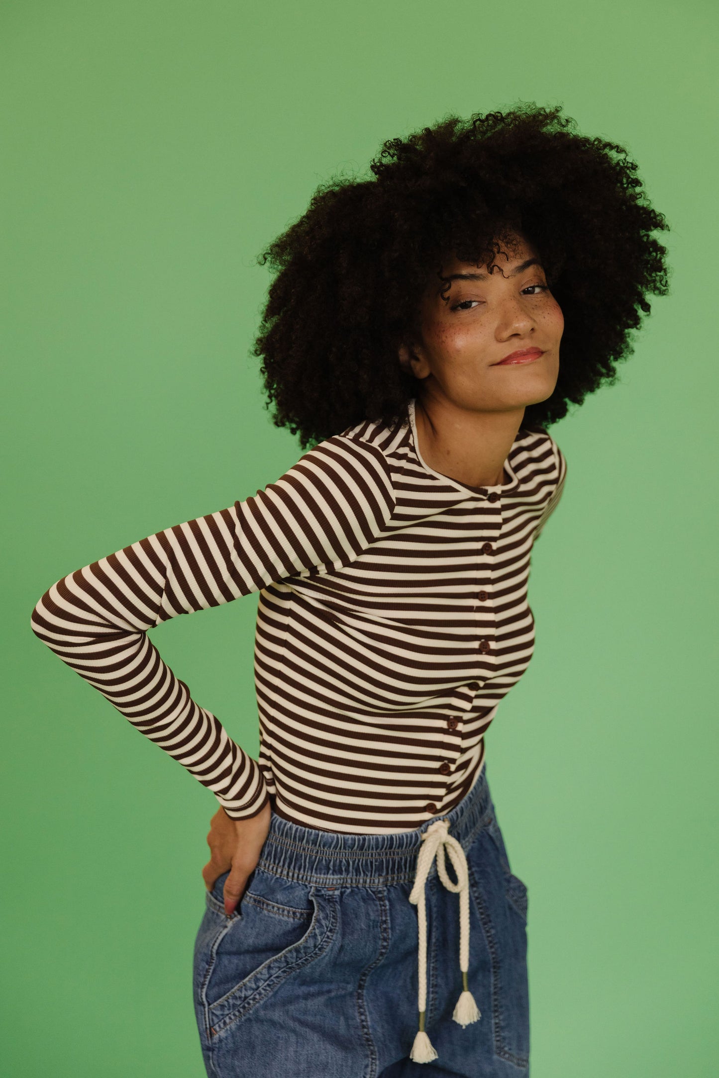 THE KELLY STRIPED TOP IN BROWN