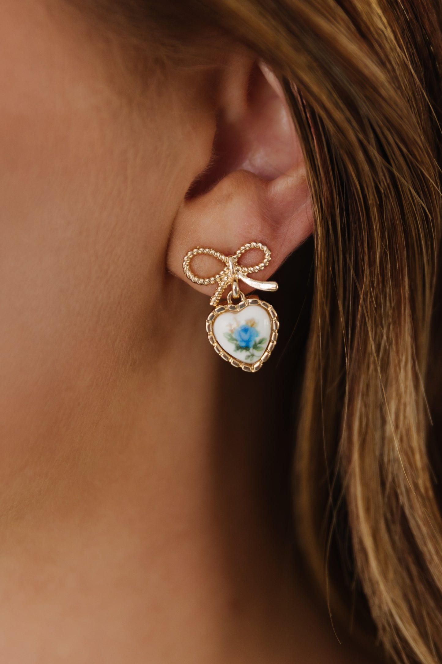 THE PORCELAIN HEART EARRINGS IN GOLD