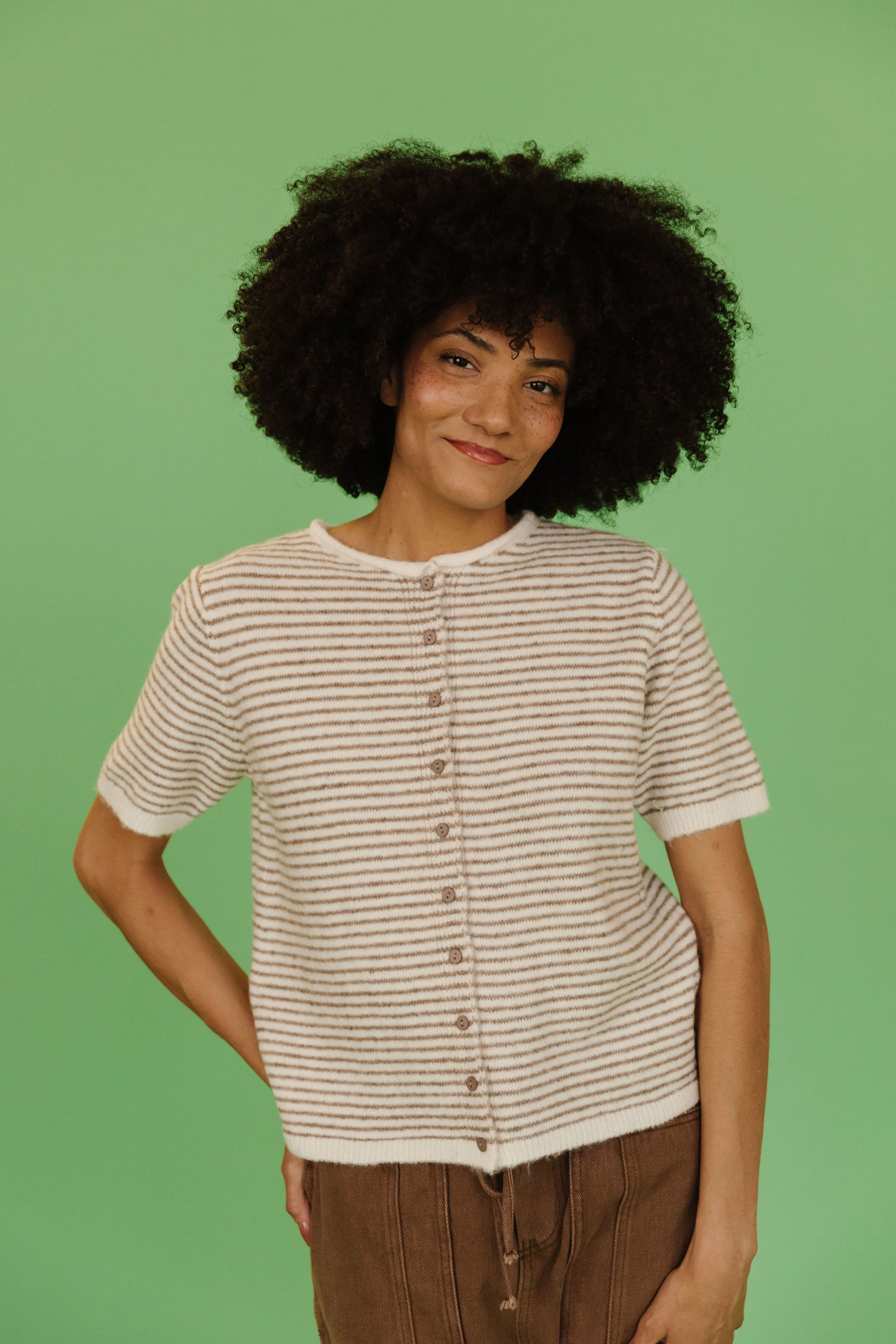 THE MCKAYLA SHORT SLEEVE STRIPED CARDIGAN IN TAUPE