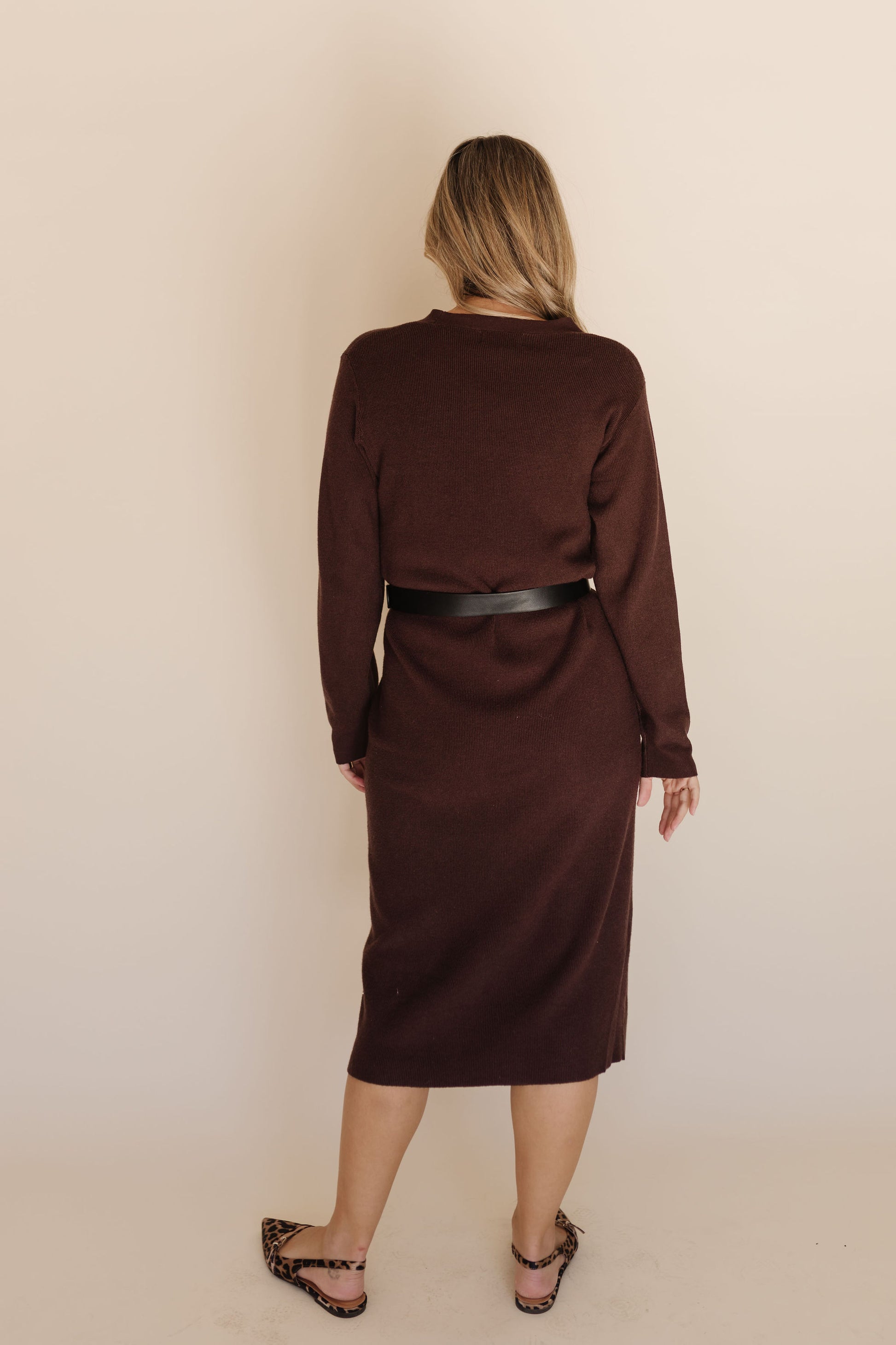 THE DARA SWEATER MIDI DRESS IN BROWN Large