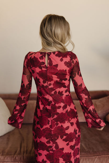 THE ROSALINA FLORAL PRINT MAXI DRESS IN RED Pink Desert THE ROSALINA FLORAL PRINT MAXI DRESS IN RED Pink Desert