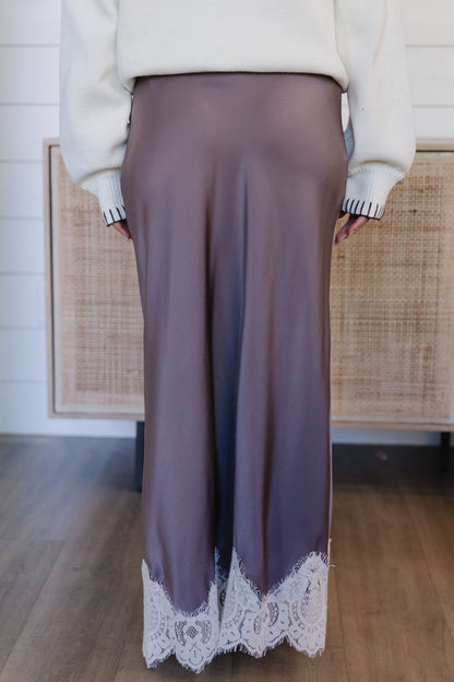 THE KALLIE LACE HEM SKIRT IN DUSTY PURPLE