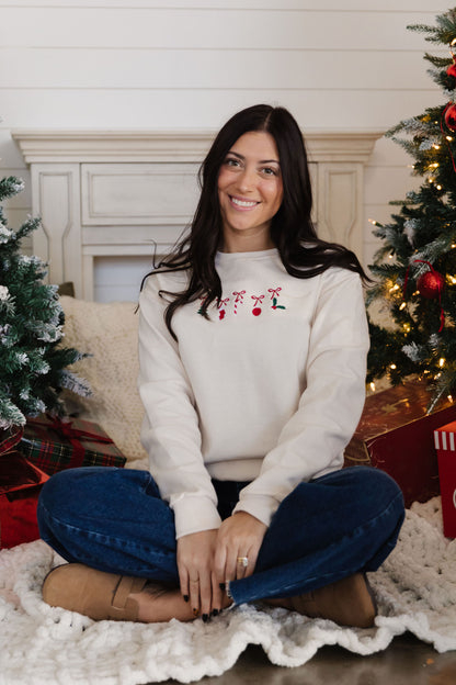 CHRISTMAS HOLIDAY GARLAND SWEATSHIRT IN CREAM