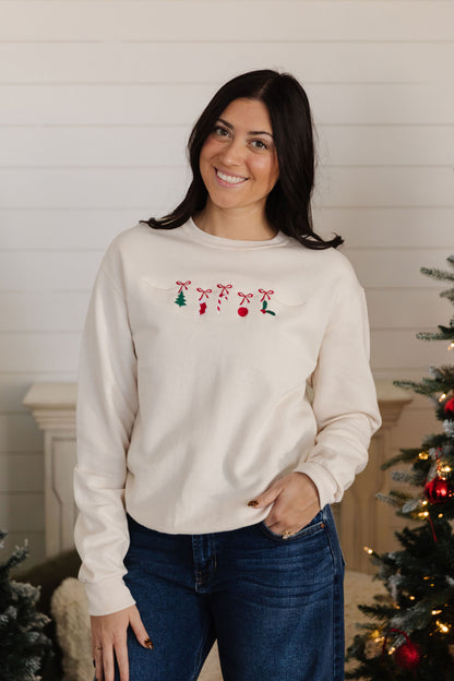 CHRISTMAS HOLIDAY GARLAND SWEATSHIRT IN CREAM