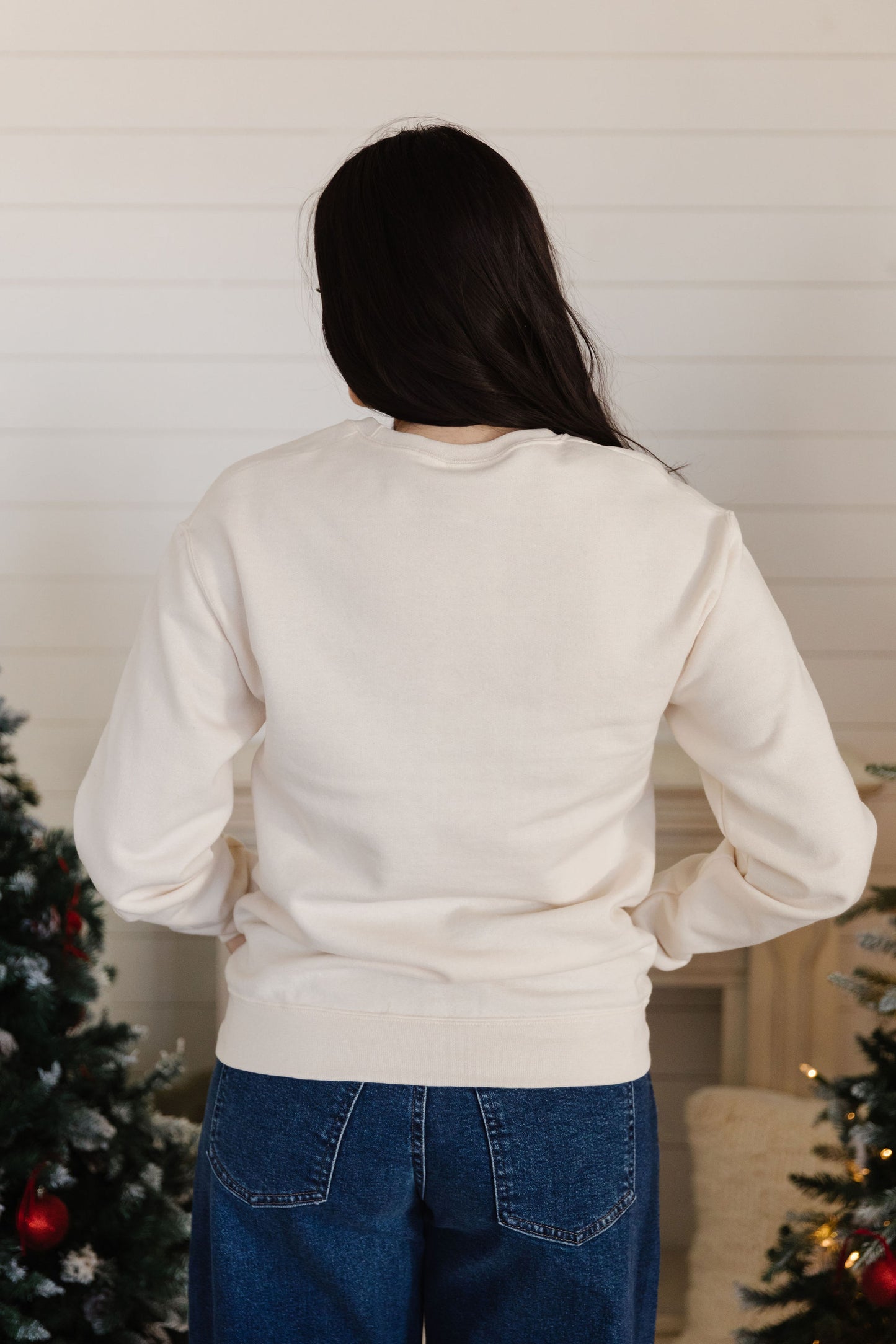 CHRISTMAS HOLIDAY GARLAND SWEATSHIRT IN CREAM