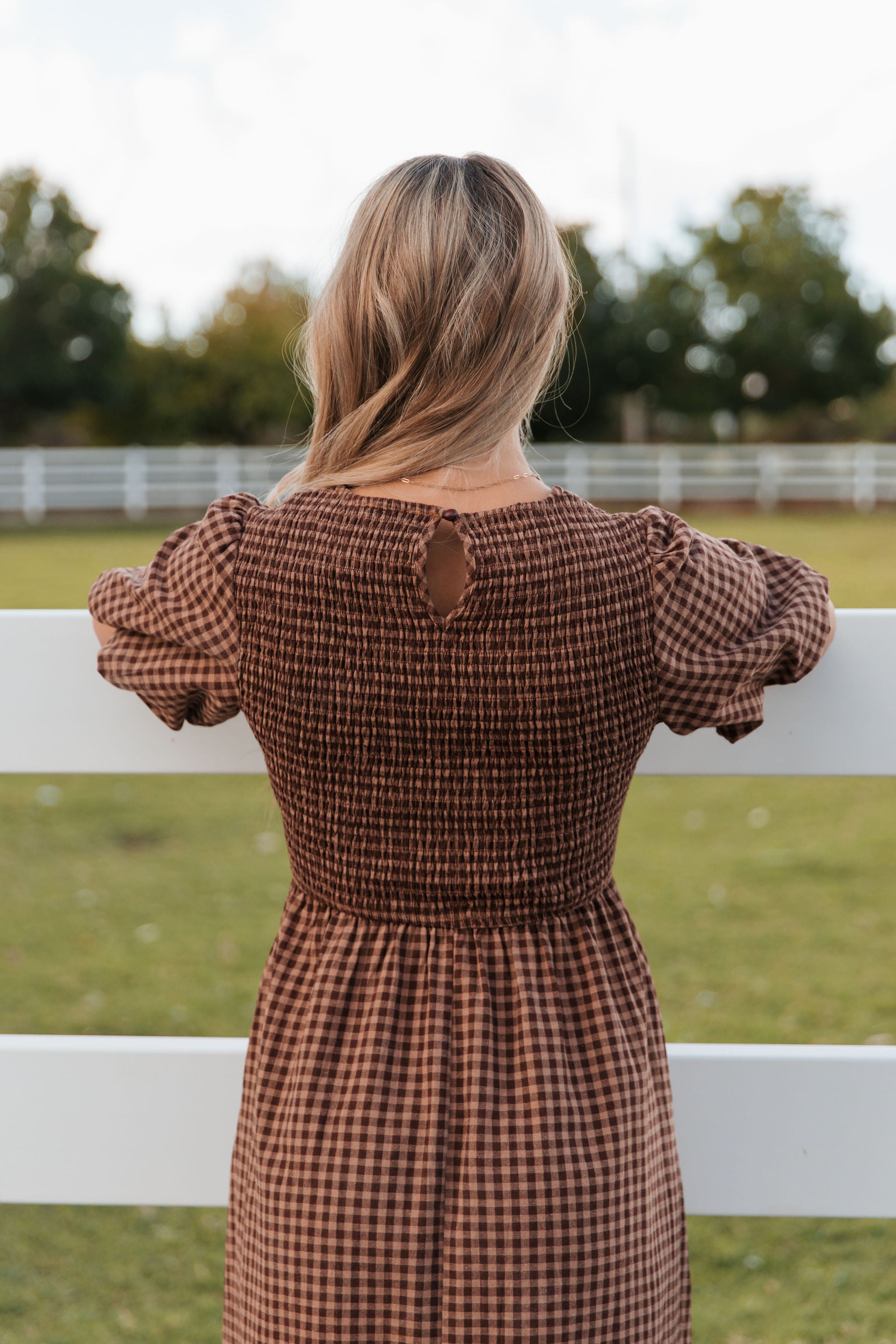 THE ALISHA GINGHAM SMOCKED DRESS IN BROWN – Pink Desert
