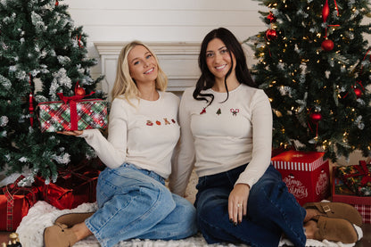 THE CHRISTMAS EMBROIDERED GRAPHIC TOP IN CREAM