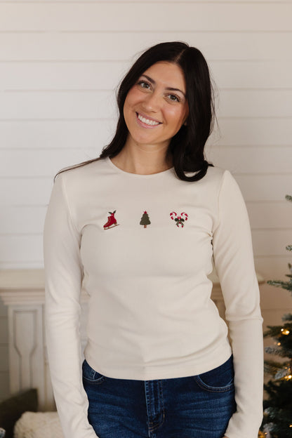 THE CHRISTMAS EMBROIDERED GRAPHIC TOP IN CREAM