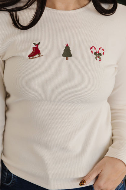 THE CHRISTMAS EMBROIDERED GRAPHIC TOP IN CREAM