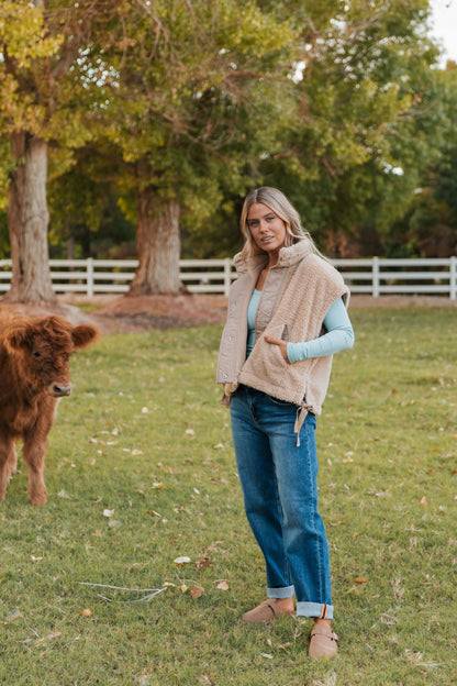 THE SHAY MIDRISE BOYFRIEND JEANS IN DARK WASH
