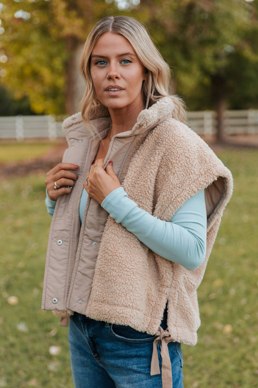 THE BRANDEE SHERPA VEST IN CAMEL