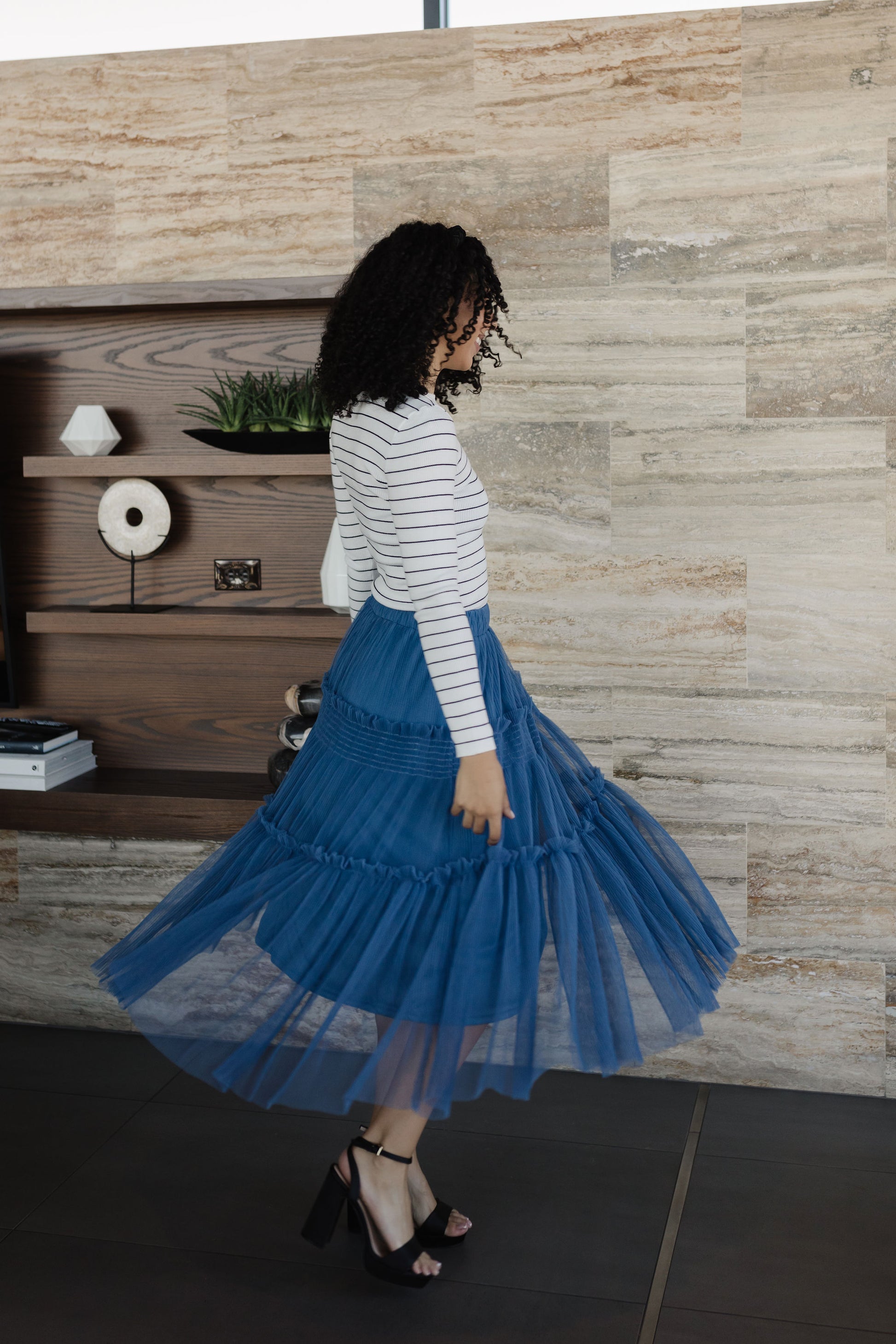 THE MILLIE TULLE TIERED MIDI SKIRT IN ROYAL BLUE – Pink Desert