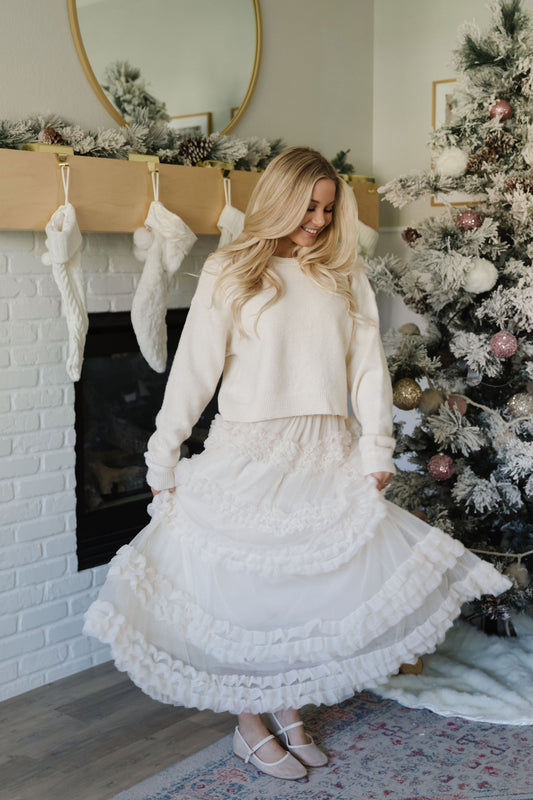 THE ASHLYNN RUFFLE TIERED SKIRT IN CREAM