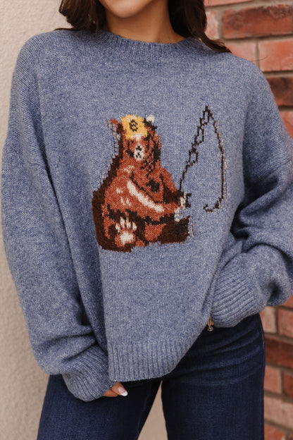 THE FISHING BEAR SWEATER IN BLUE