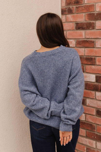 THE FISHING BEAR SWEATER IN BLUE