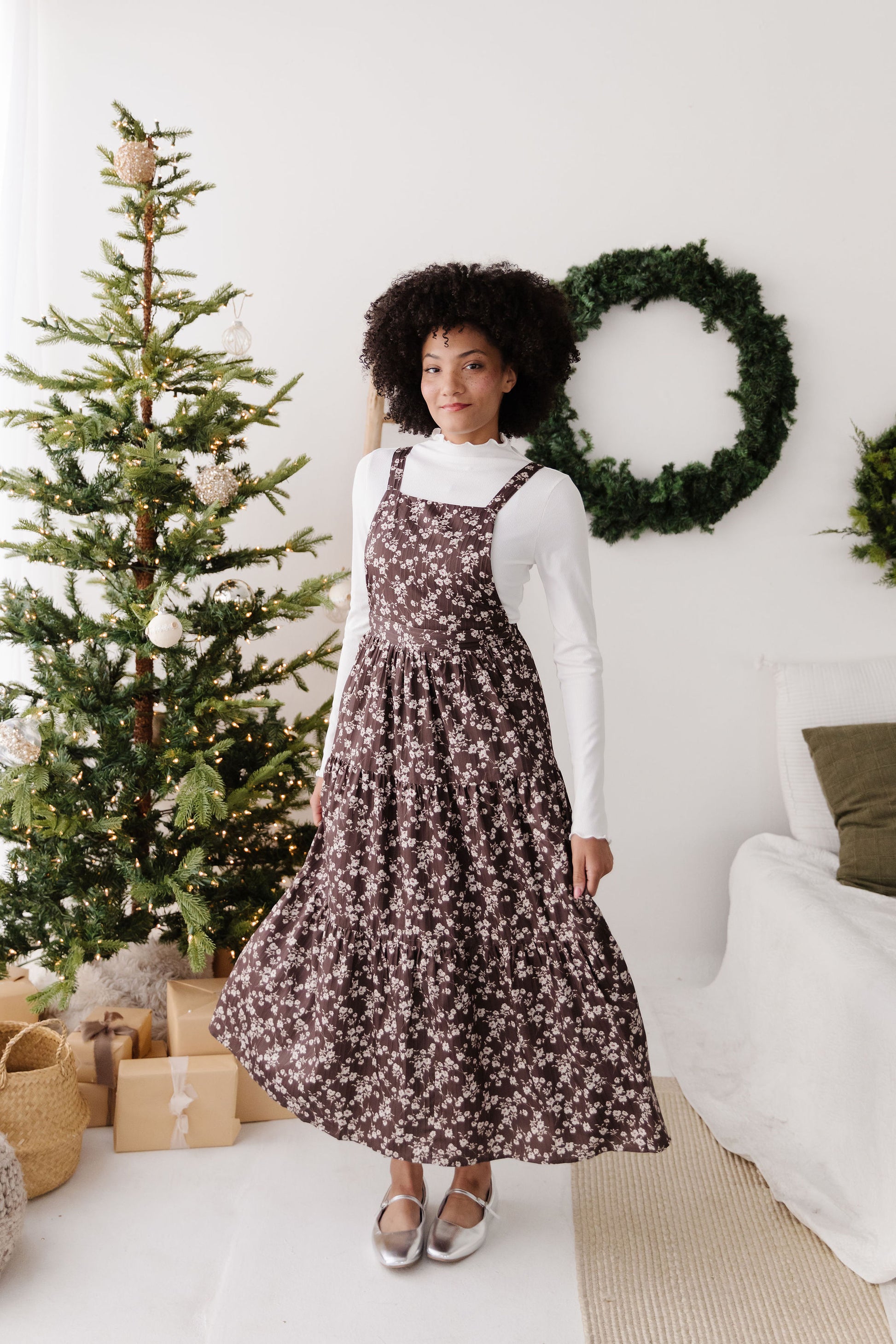 THE DANNY FLORAL OVERALL DRESS IN BROWN X-Large THE DANNY FLORAL OVERALL DRESS IN BROWN X-Large