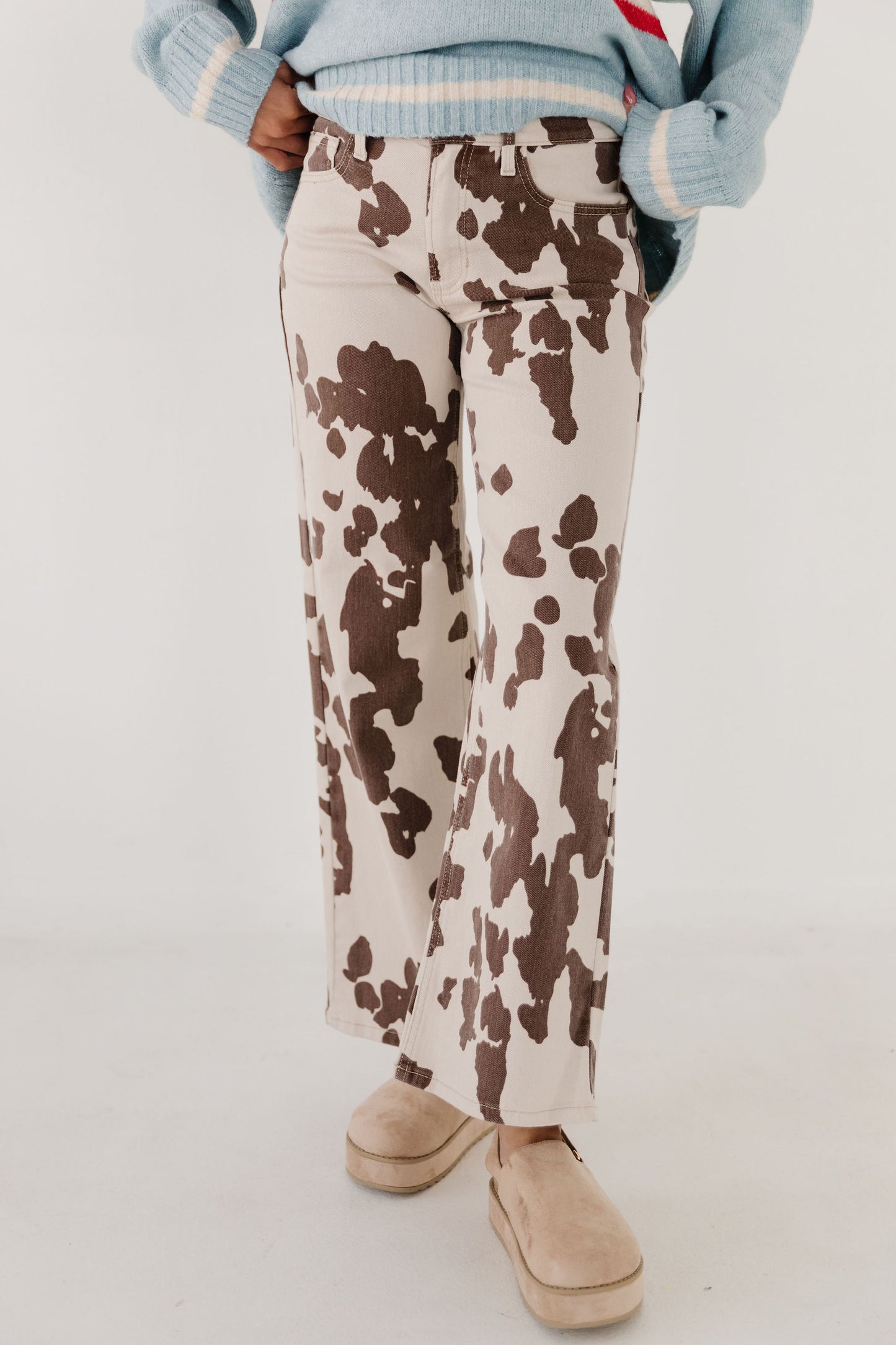 THE BESSIE COW PRINT JEANS IN CREAM