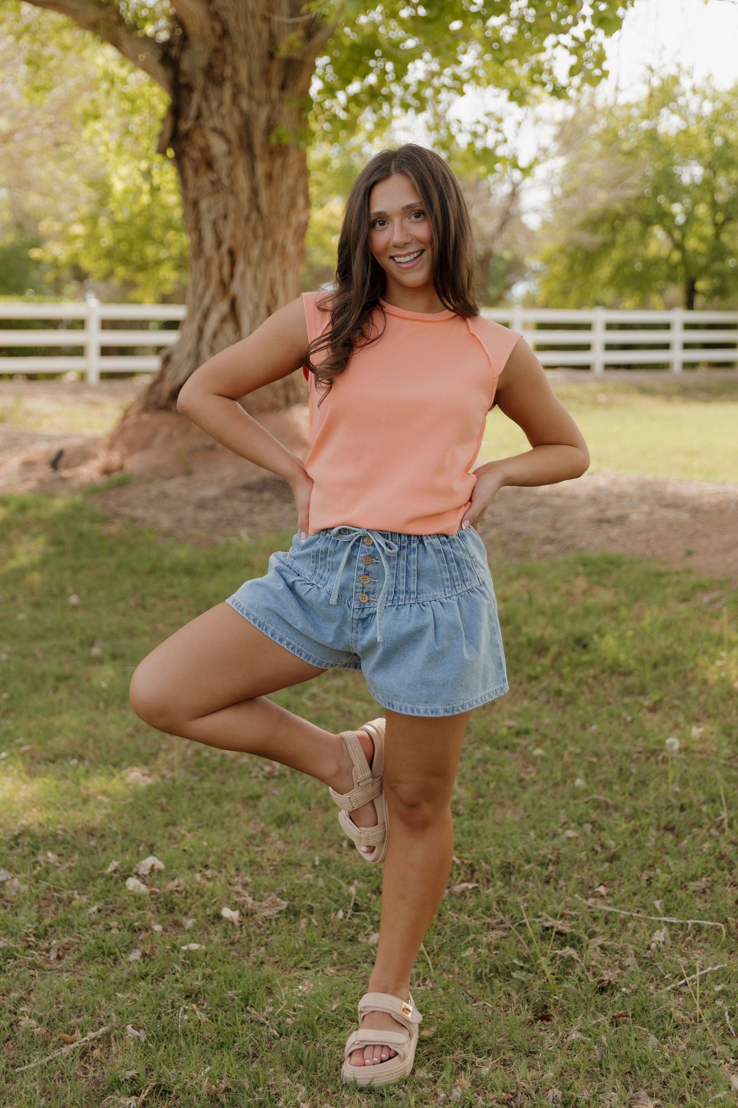 THE CHANDRA RIBBED RAGLAN SLEEVE TOP IN PEACH