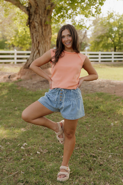THE CHANDRA RIBBED RAGLAN SLEEVE TOP IN PEACH