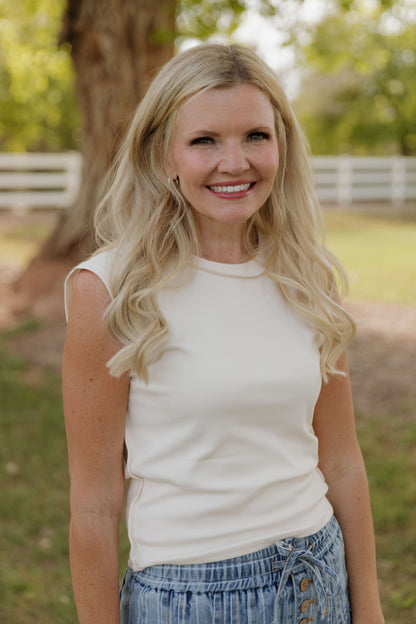THE CHANDRA RIBBED RAGLAN SLEEVE TOP IN CREAM