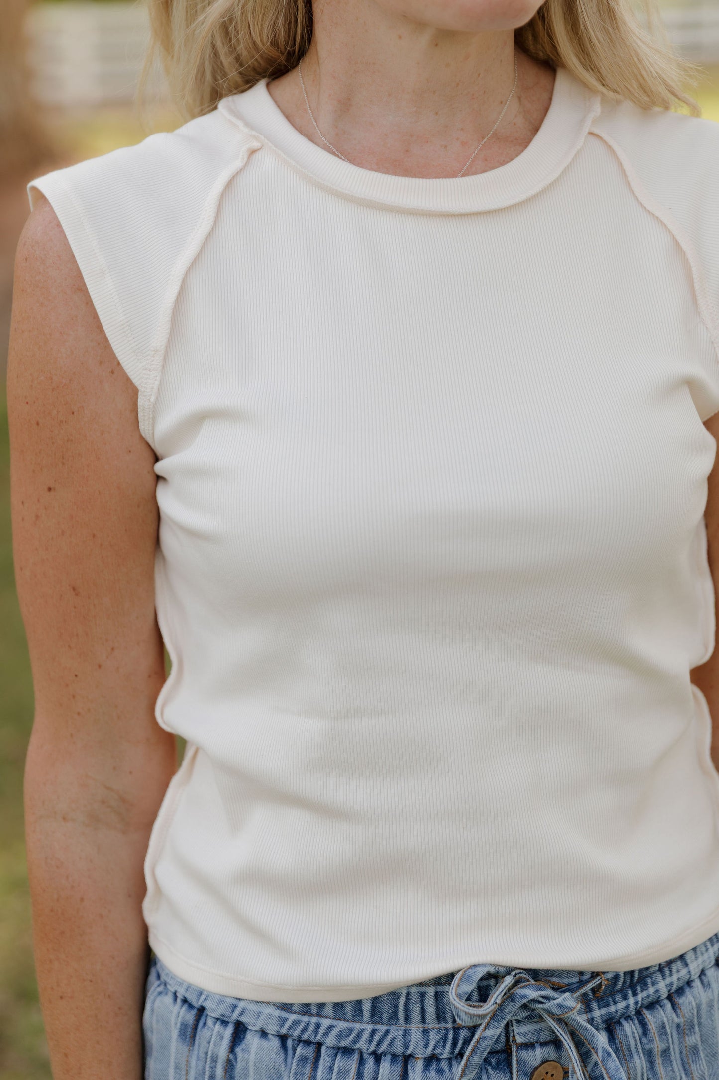 THE CHANDRA RIBBED RAGLAN SLEEVE TOP IN CREAM