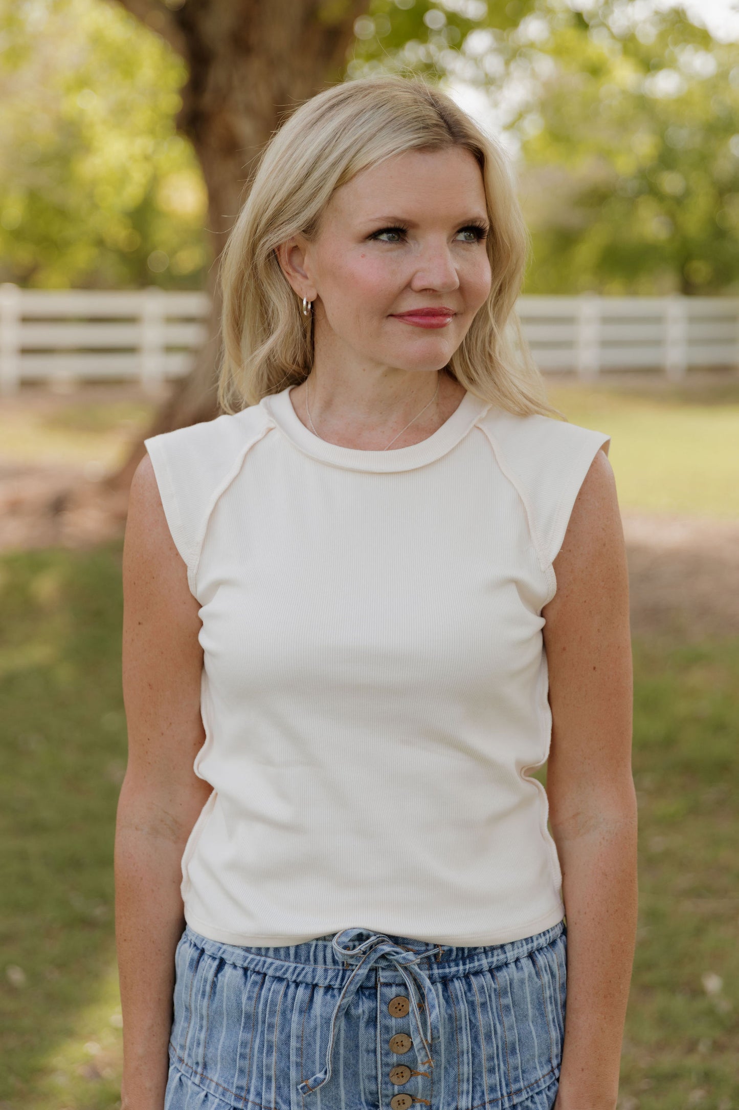 THE CHANDRA RIBBED RAGLAN SLEEVE TOP IN CREAM