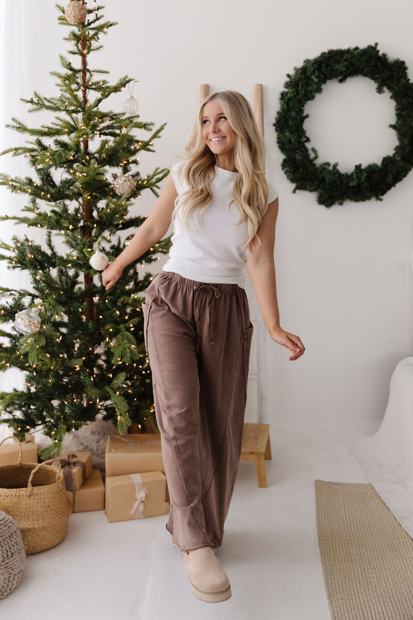 THE FREE SPIRIT PULL ON PANTS IN COCOA