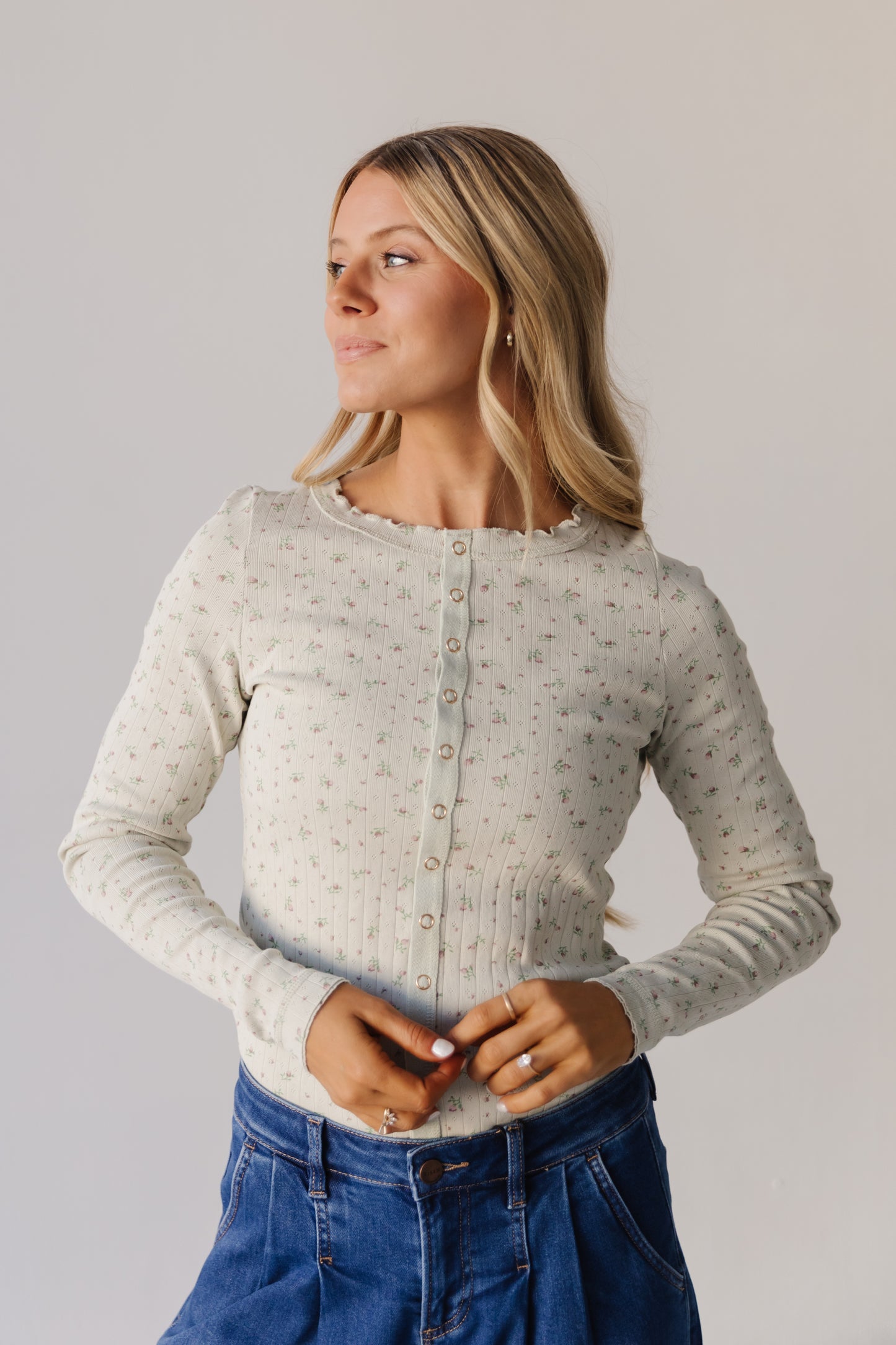 THE ELOISE RIBBED FLORAL TOP IN MOSS GREEN