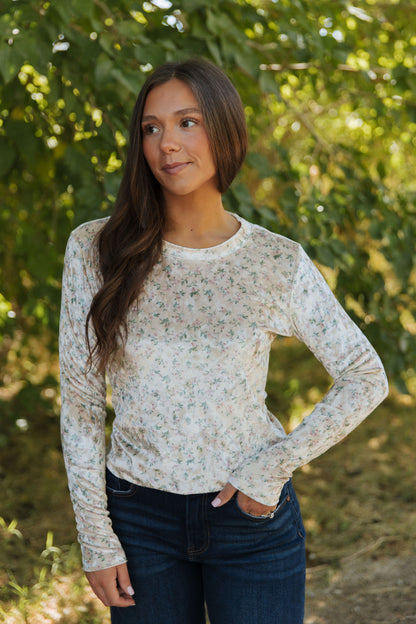 THE JAMIE FLORAL PRINT TOP IN CREAM