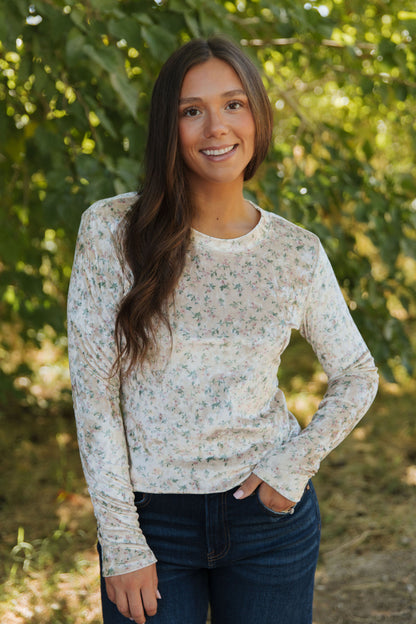 THE JAMIE FLORAL PRINT TOP IN CREAM