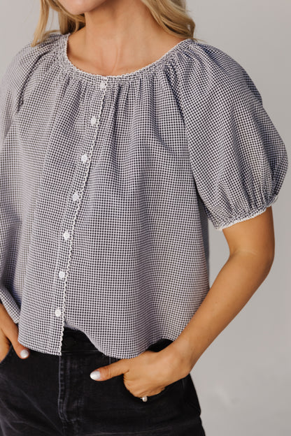 THE JUNIPER SCALLOP EDGE GINGHAM TOP IN BLACK