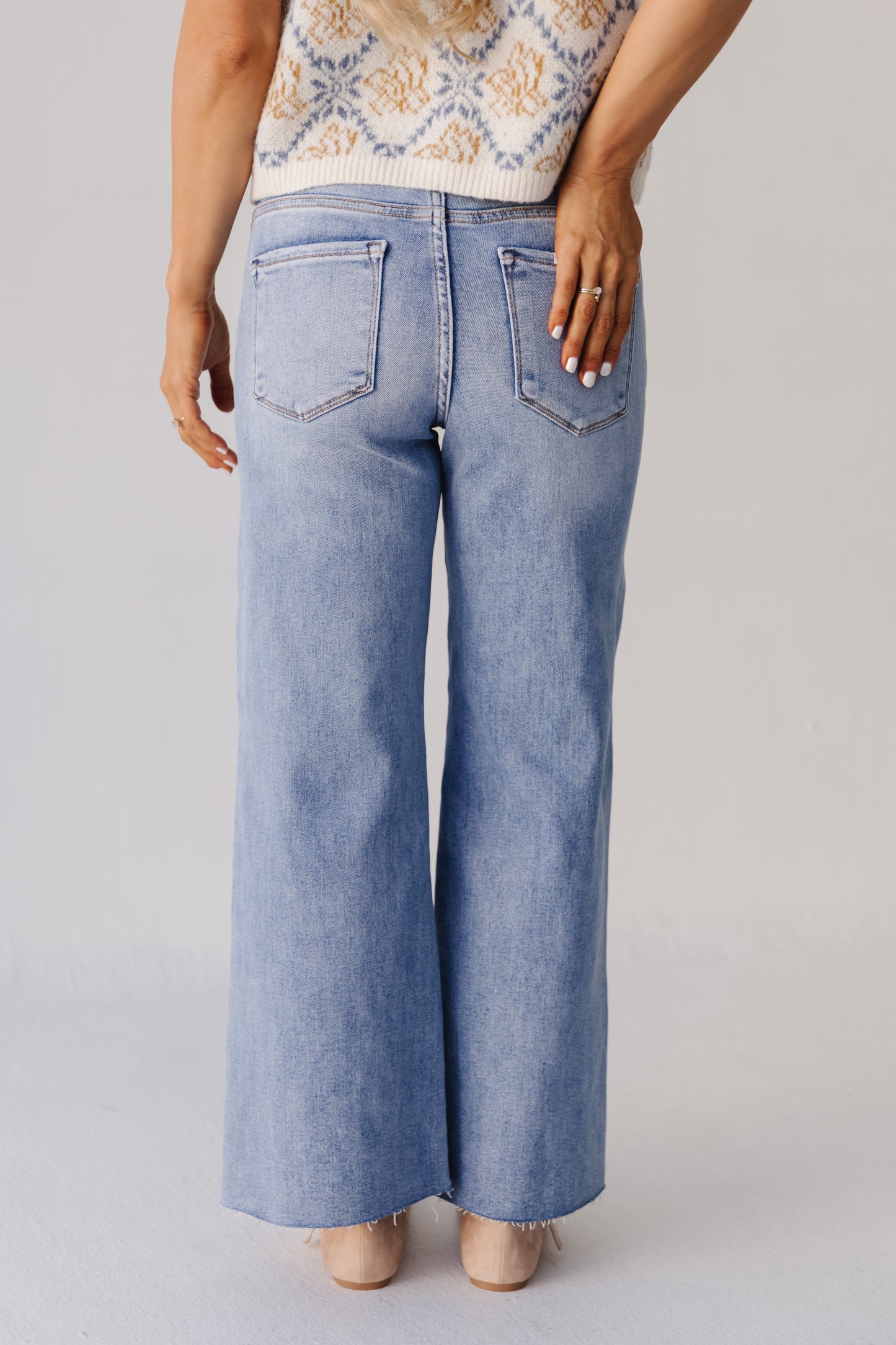 THE JULIA MID-RISE WIDE LEG JEANS IN MEDIUM WASH