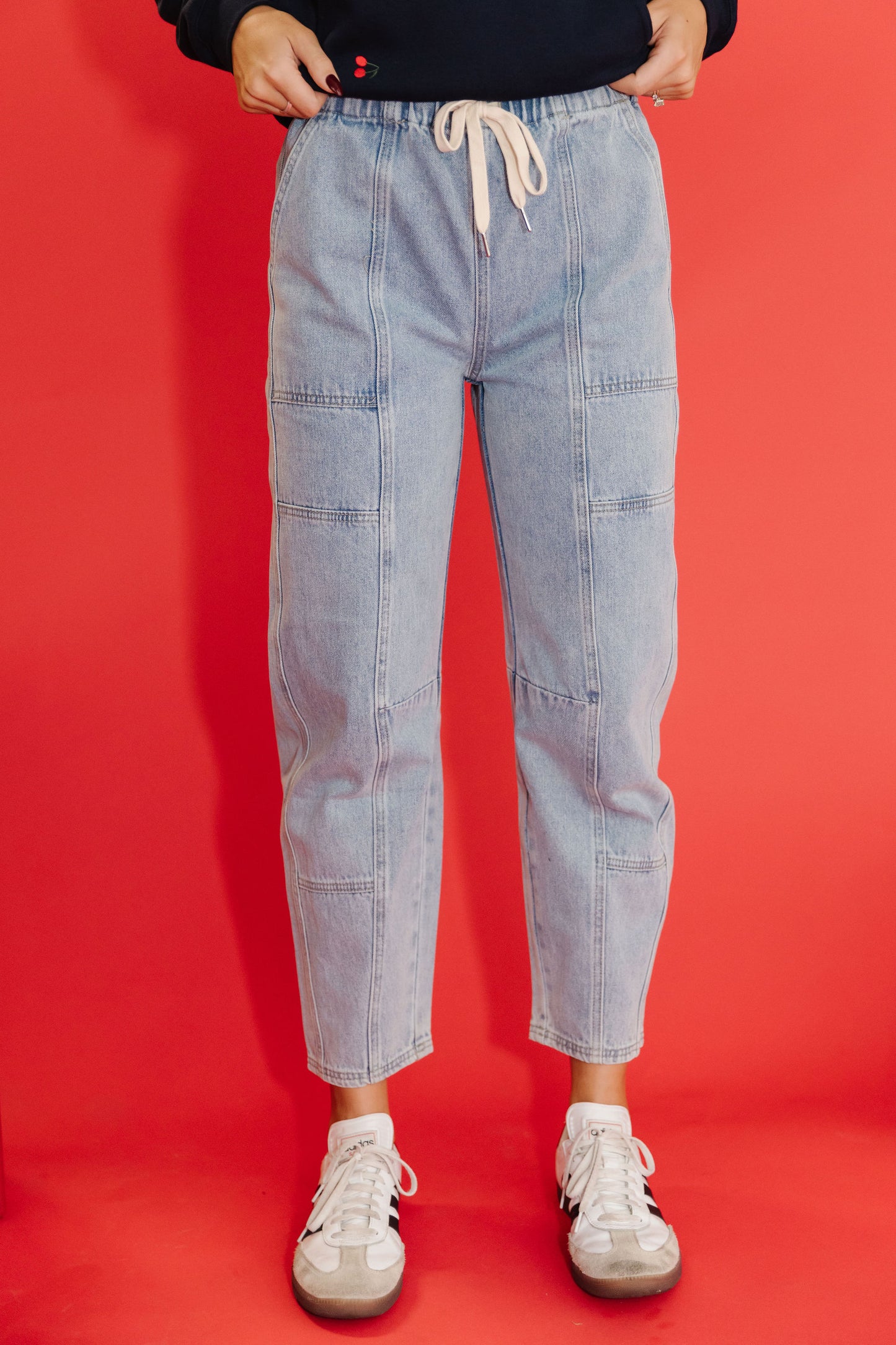 THE TYLER DRAWSTRING BARREL JEANS IN MEDIUM