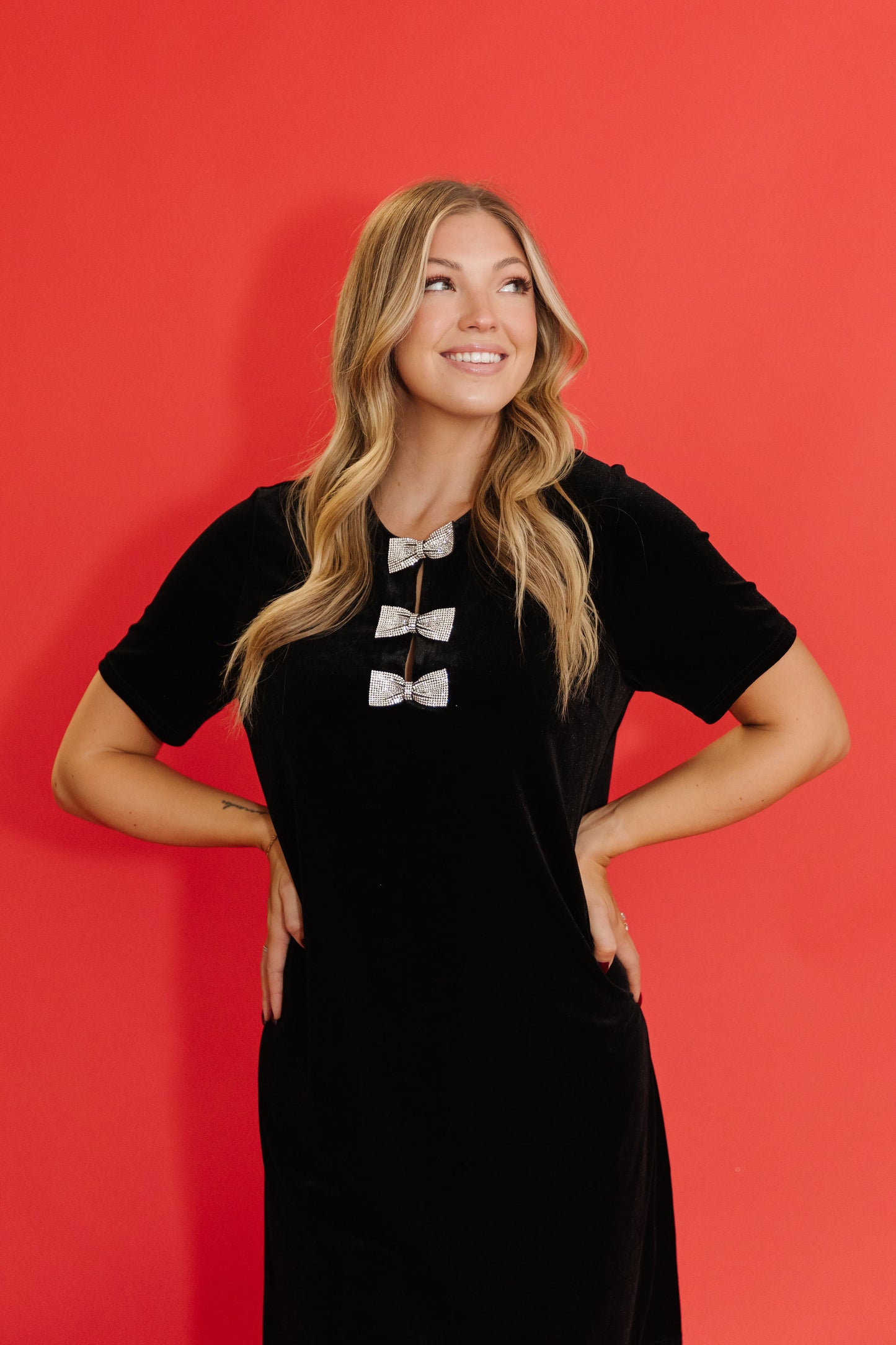 THE BELLE VELVET SHIFT DRESS IN BLACK