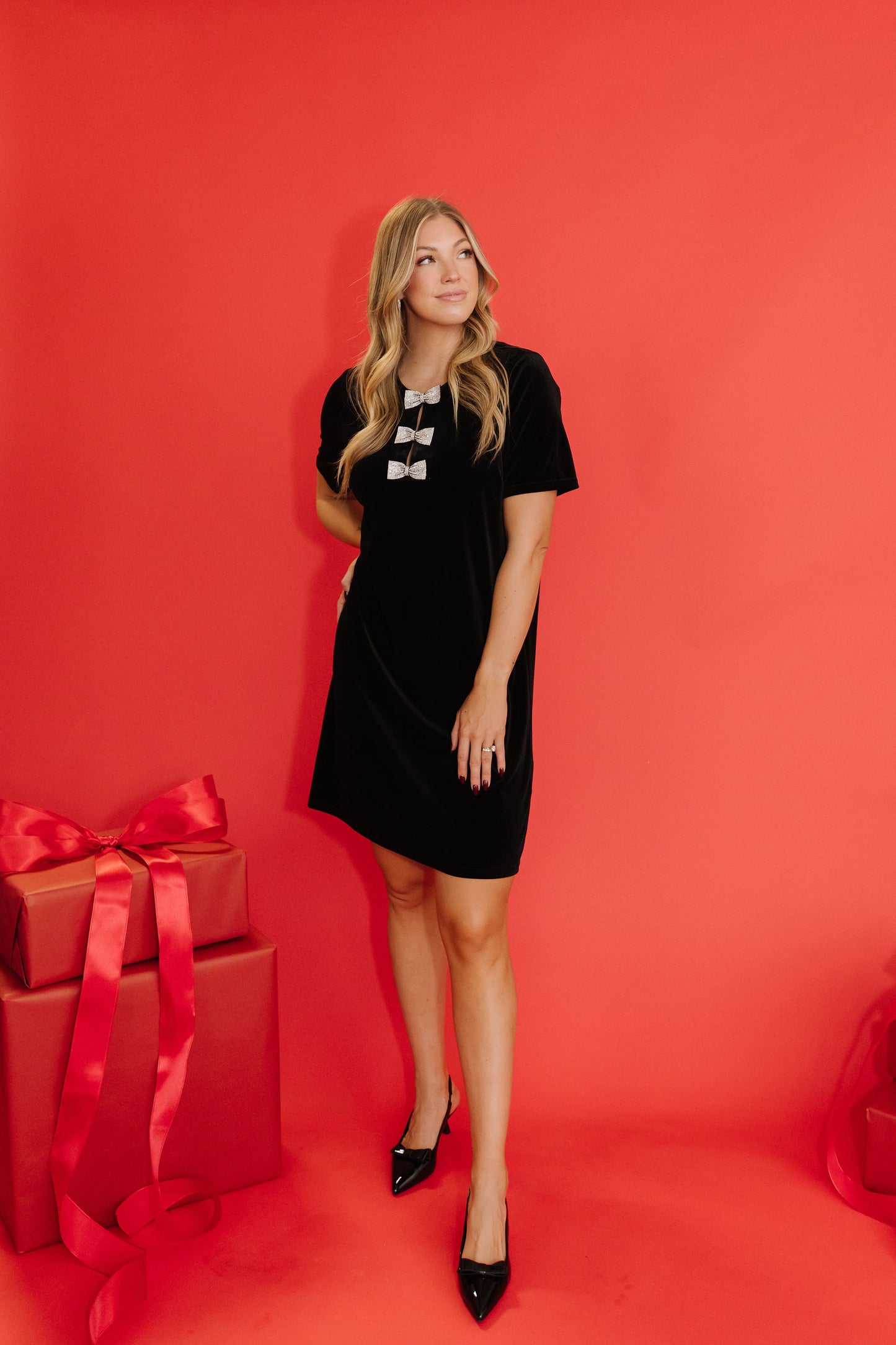 THE BELLE VELVET SHIFT DRESS IN BLACK
