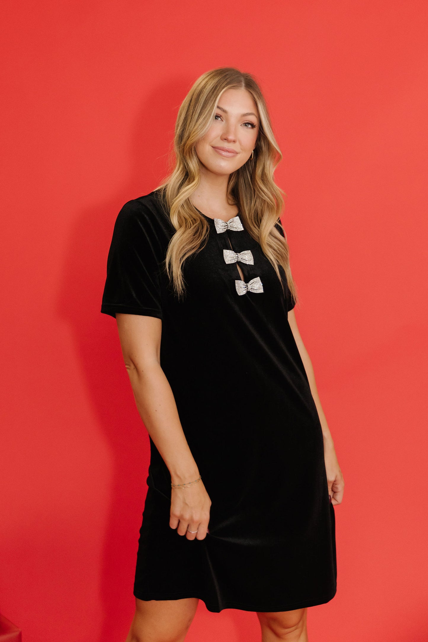 THE BELLE VELVET SHIFT DRESS IN BLACK