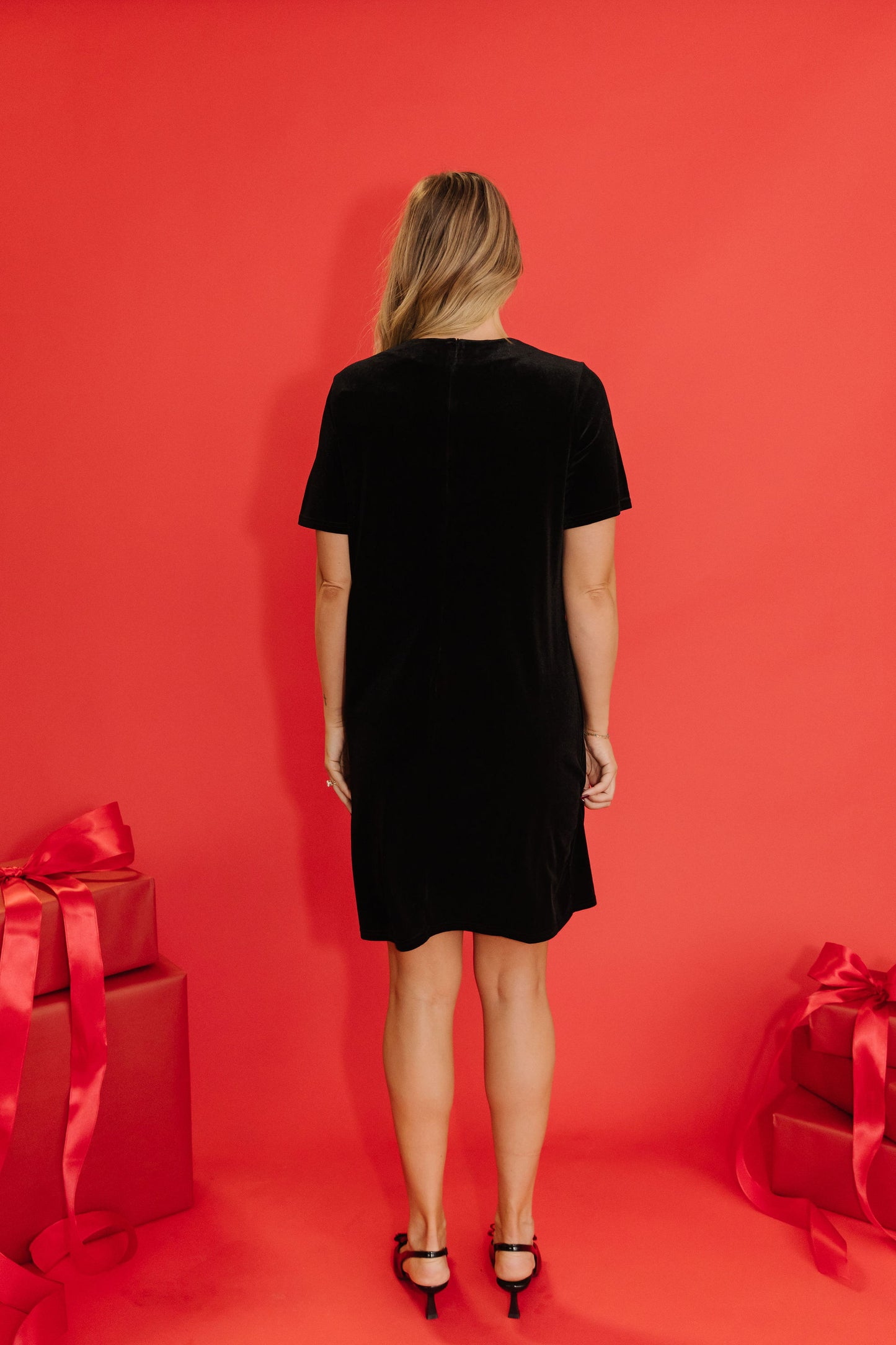 THE BELLE VELVET SHIFT DRESS IN BLACK