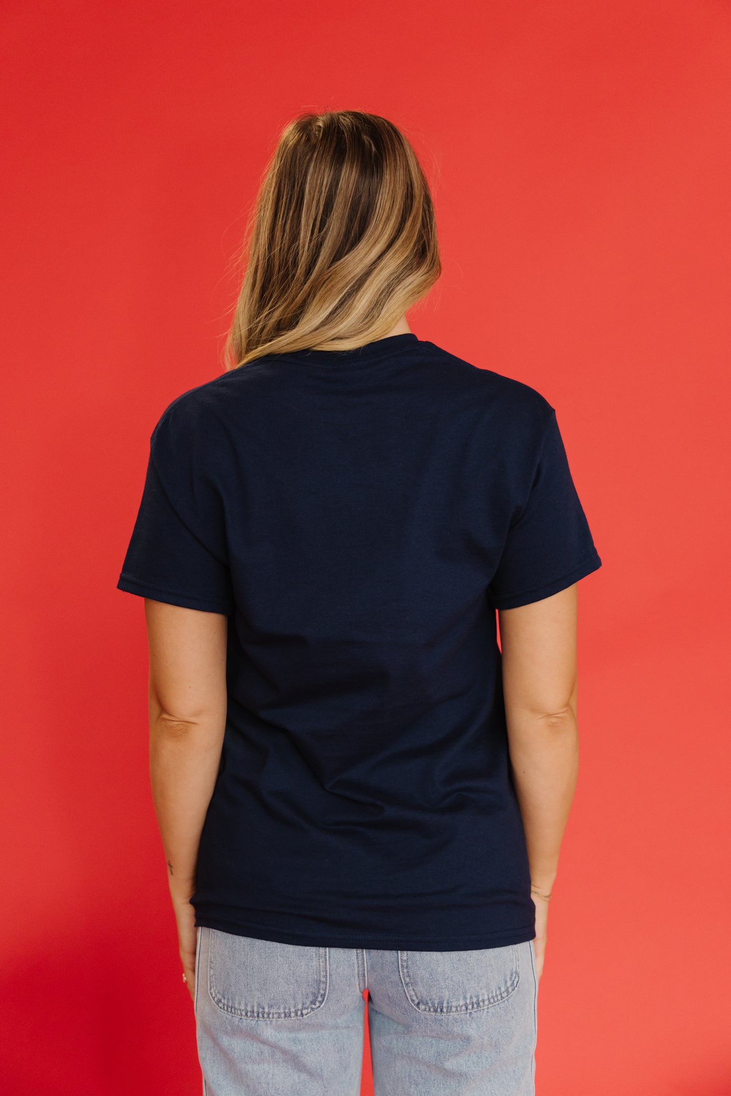 THE VERY MERRY BOW GRAPHIC TEE IN NAVY