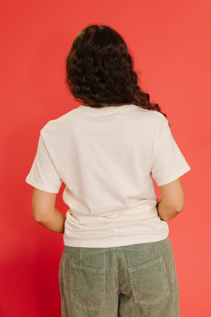 THE VERY MERRY BOW GRAPHIC TEE IN CREAM