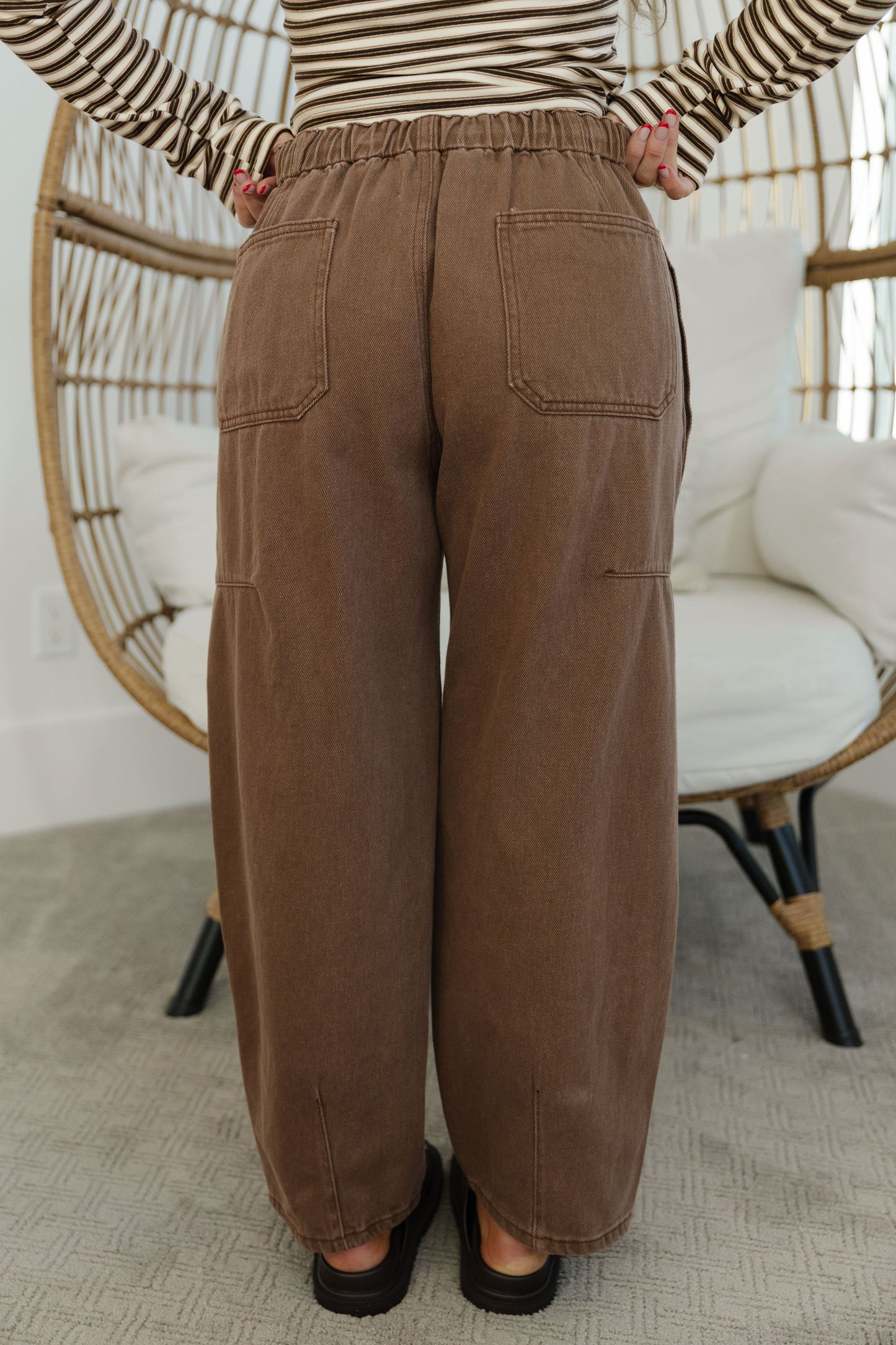 THE JACKSON DRAWSTRING PANTS IN MOCHA