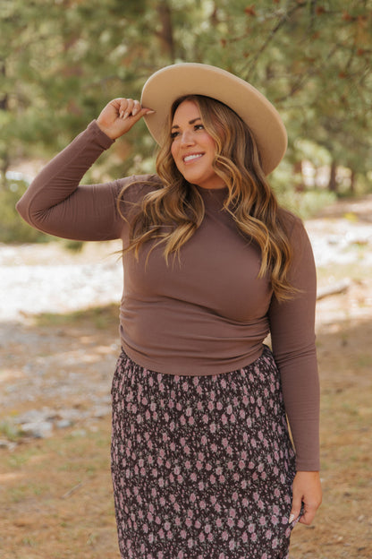 THE RICKIE RUCHED TURTLE NECK IN BROWN