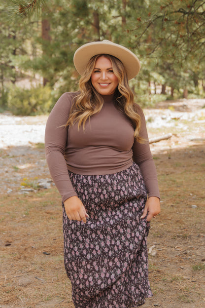 THE RICKIE RUCHED TURTLE NECK IN BROWN