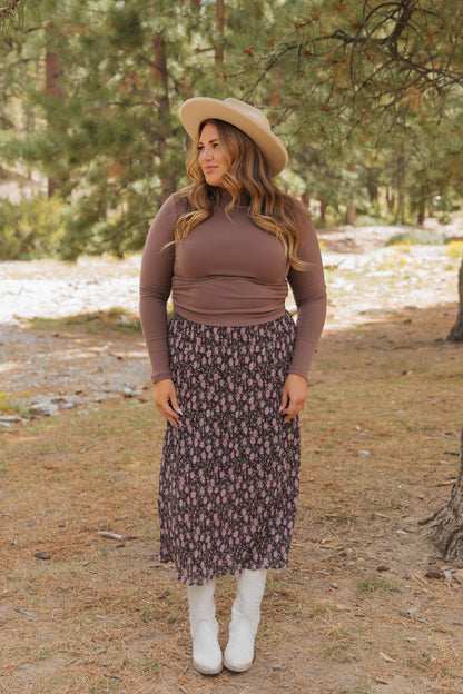 THE RICKIE RUCHED TURTLE NECK IN BROWN