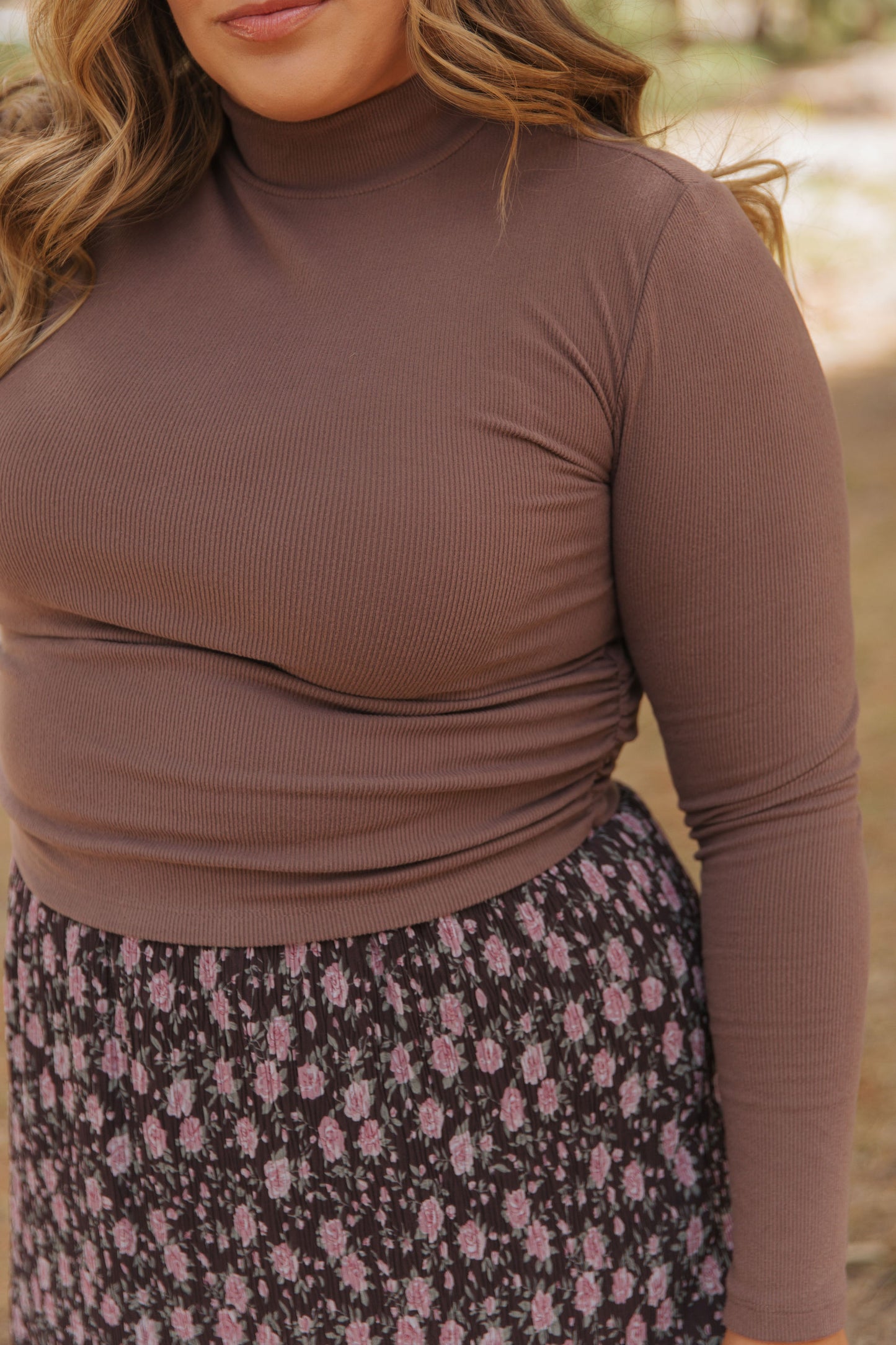 THE RICKIE RUCHED TURTLE NECK IN BROWN