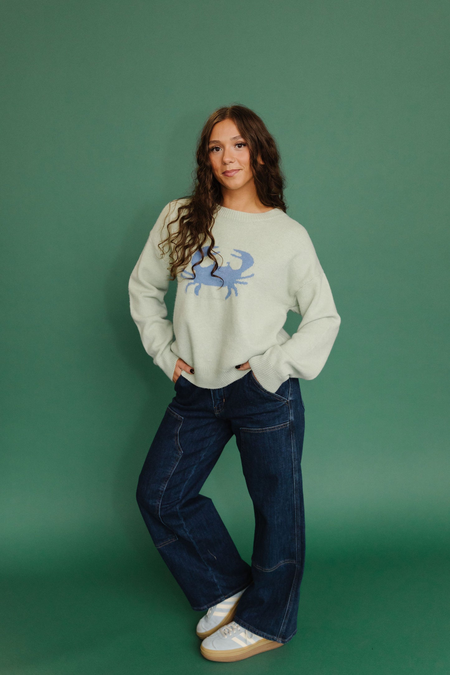 THE SANDY CRAB CREWNECK SWEATER IN GREEN