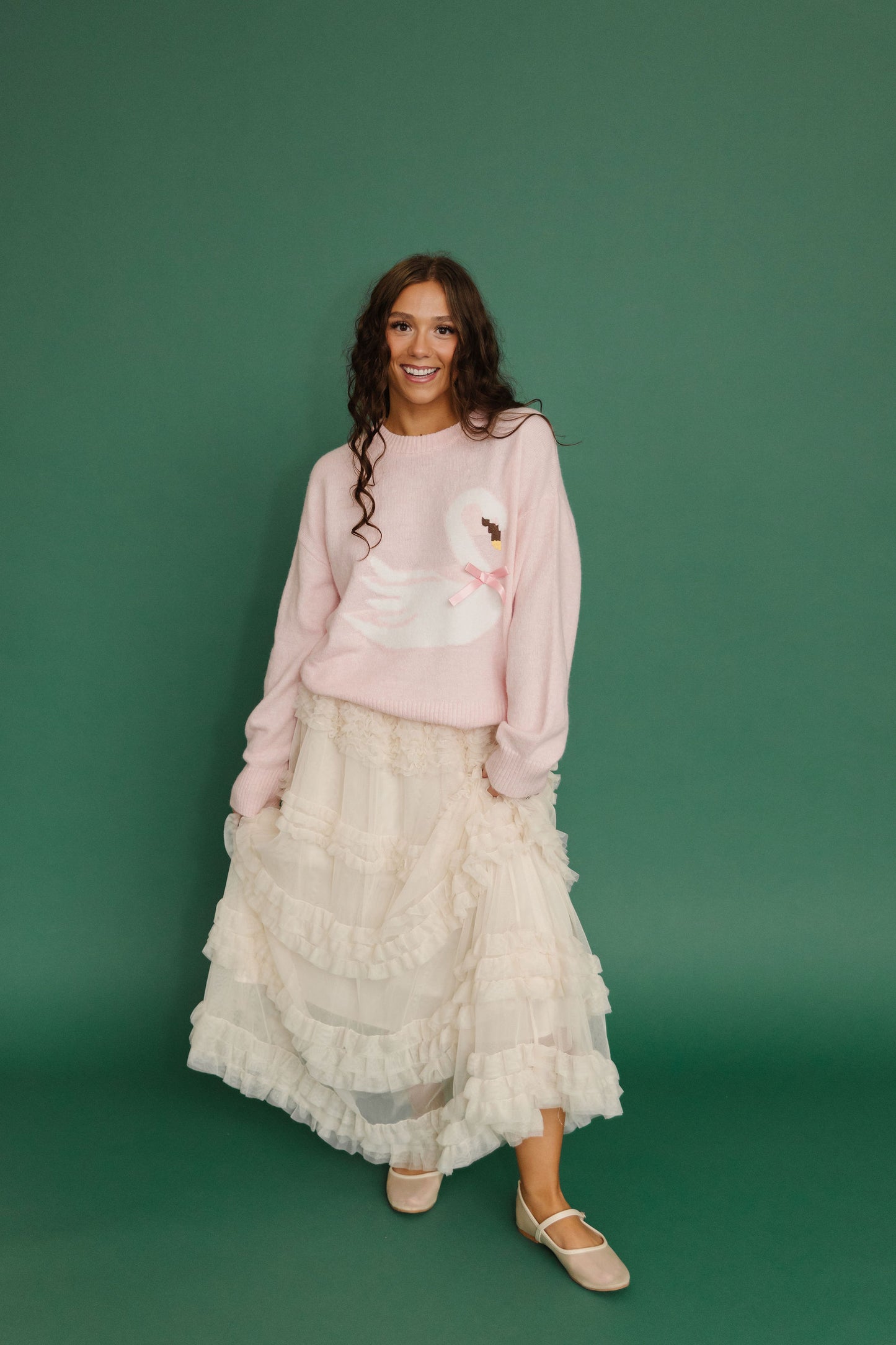 THE SWAN BOW GRAPHIC KNIT SWEATER IN PINK