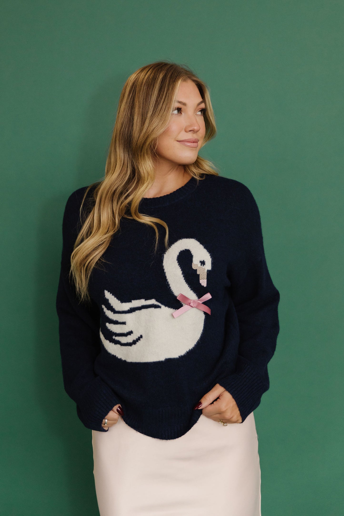 THE SWAN BOW GRAPHIC KNIT SWEATER IN NAVY