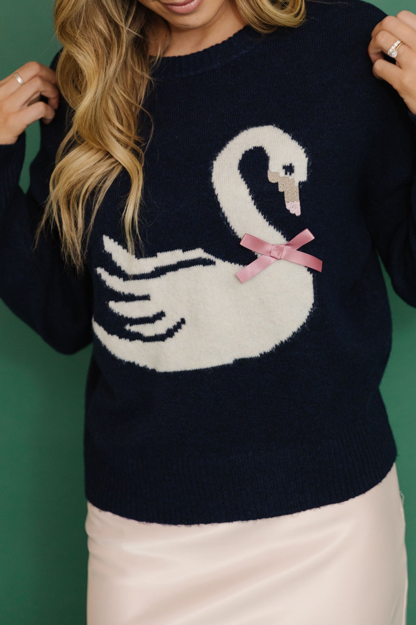 THE SWAN BOW GRAPHIC KNIT SWEATER IN NAVY