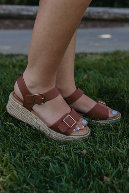 THE KAYLEE SANDALS IN BROWN