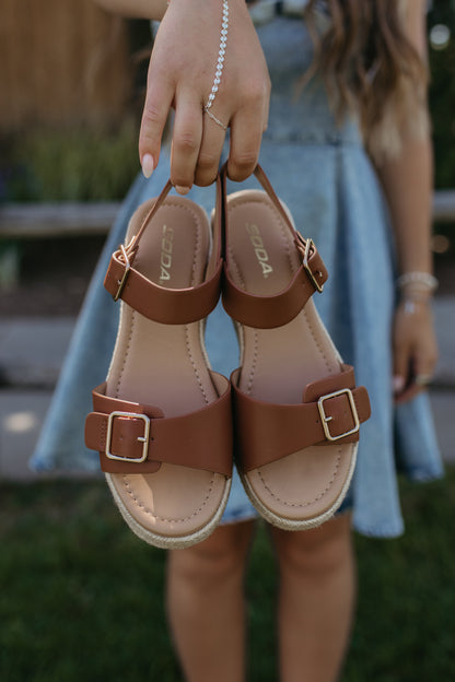 THE KAYLEE SANDALS IN BROWN